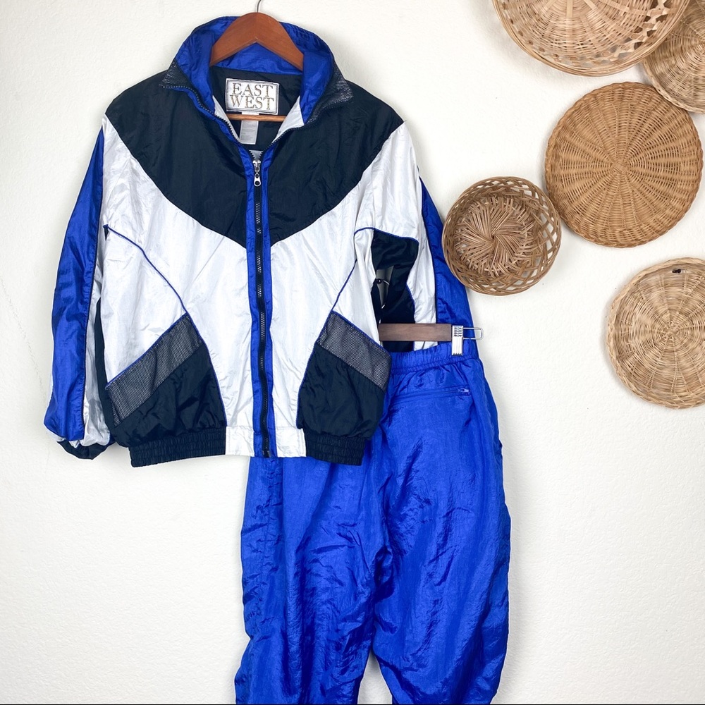 Tracksuit windbreaker suit size medium Unisex